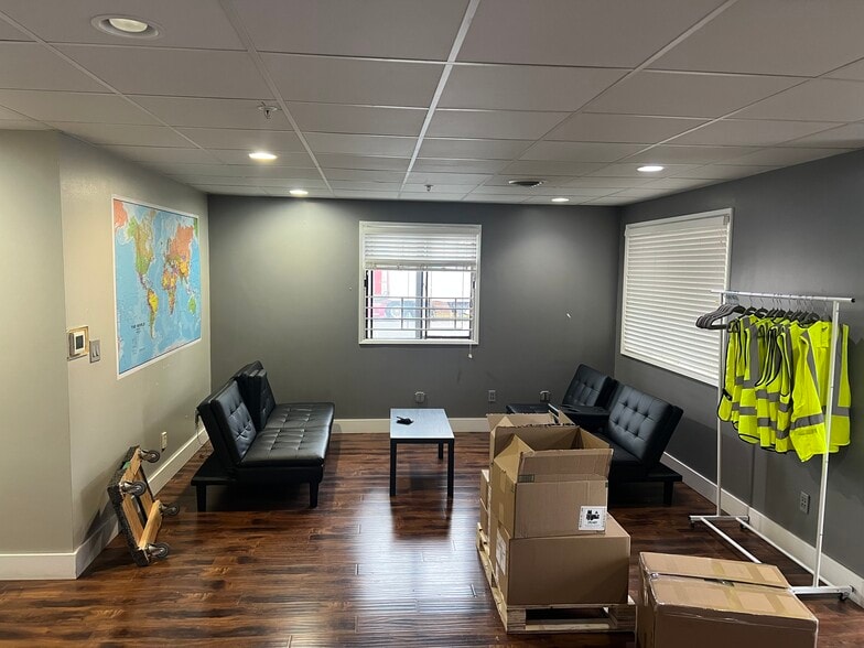 More Photos Of 6555 SW 110th Ct, Beaverton Distribution For Sale