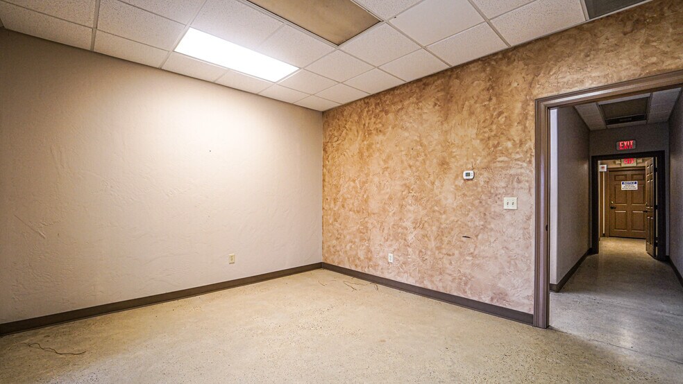 More Photos Of 5500 SW Moody St, Victoria Manufacturing For Sale