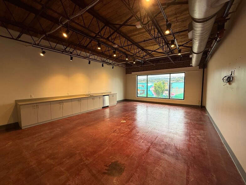 More Photos Of 3501 1st Ave S, Birmingham Light Manufacturing For Lease