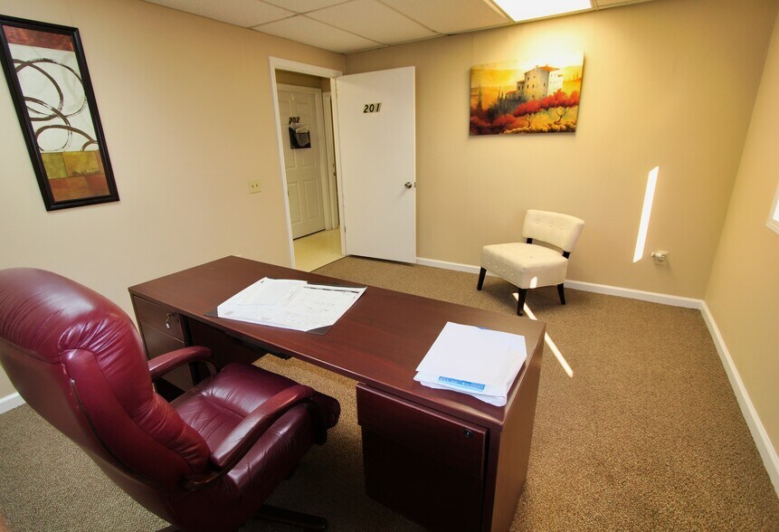 More Photos Of 608 Gregg Ave, Florence Office For Lease