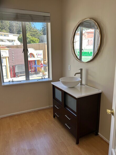 More Photos Of 2051-2063 Mountain Blvd, Oakland Storefront Retail Office For Lease