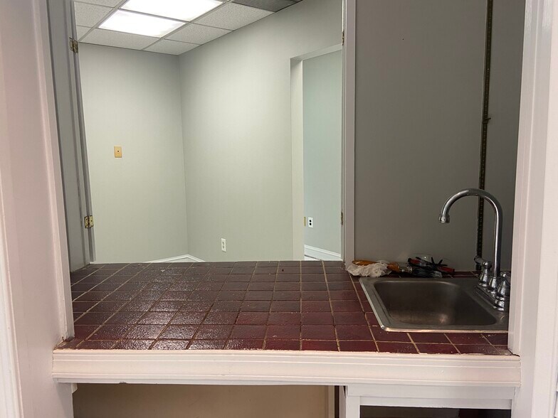 More Photos Of 243 Church St, Vienna Medical For Lease