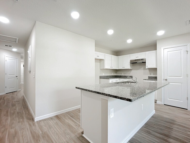 More Photos Of 9556 Hood Rd, Jacksonville Apartments For Sale