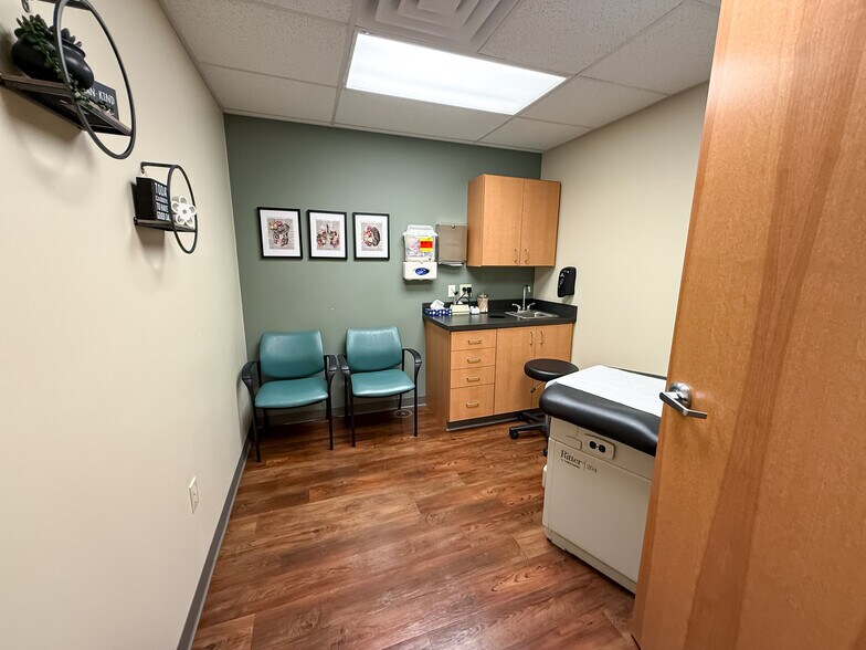 More Photos Of 307 W US Highway 54, Andover General Retail For Sale