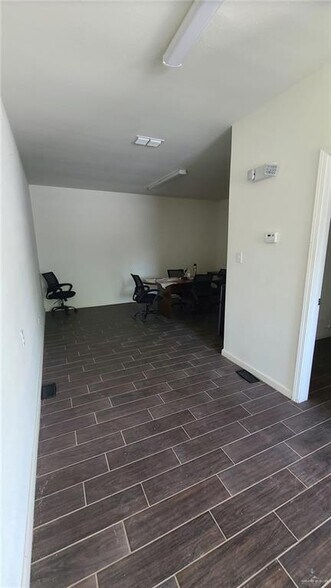 More Photos Of 1237 W 2nd St, Mercedes Distribution For Sale