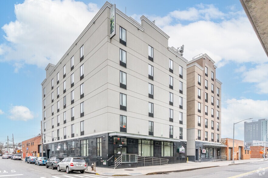 More Photos Of 139-09 Archer Ave, Jamaica Hotel For Lease