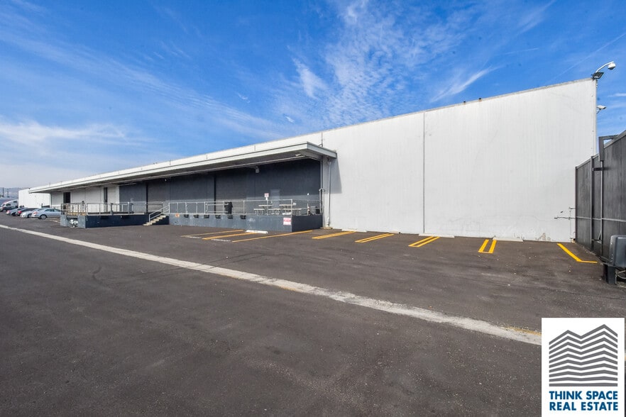 More Photos Of 9419 Mason Ave, Chatsworth Manufacturing For Lease