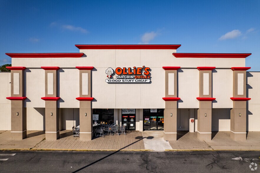 More Photos Of 2816-2830 S Bay St, Eustis General Retail For Lease