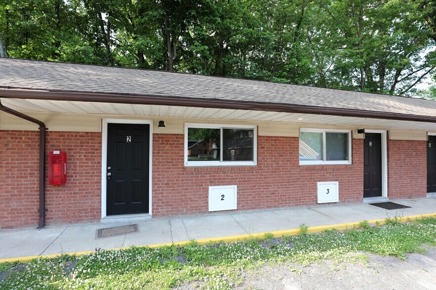 More Photos Of 669 Broadway, Ulster Park Hotel For Sale
