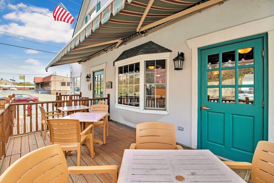 More Photos Of 33 Orange Ave, Walden Restaurant For Sale