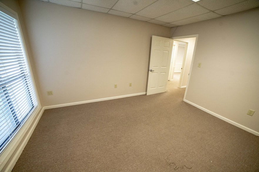 More Photos Of 875 Old Roswell Rd, Roswell Office For Sale