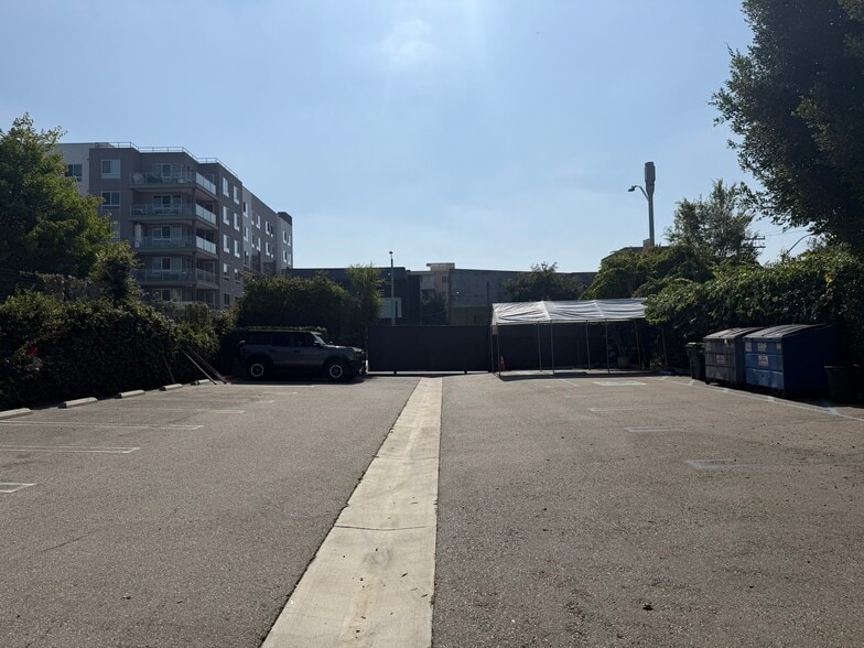 More Photos Of 1201-1205 N La Brea Ave, West Hollywood Restaurant For Lease