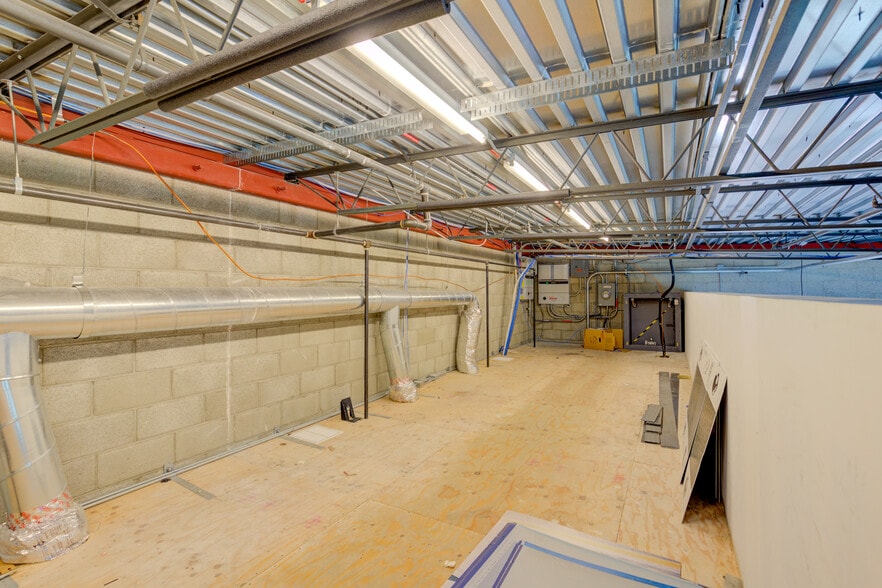 More Photos Of 130 Lomita St, El Segundo Research And Development For Lease