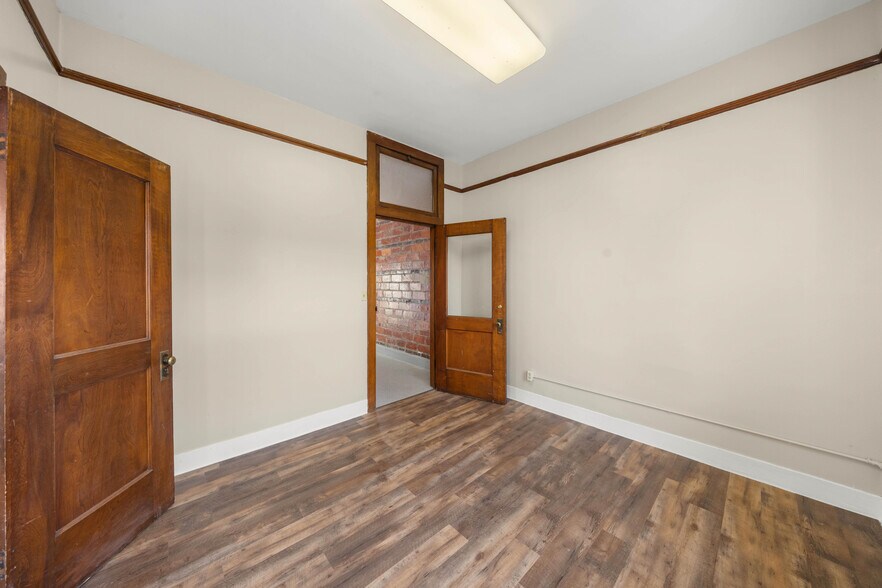 More Photos Of 101 E Jefferson St, Winterset Office For Sale