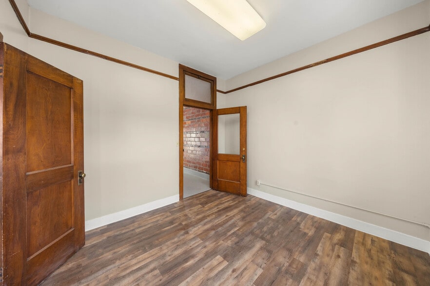 More Photos Of 101 E Jefferson St, Winterset Office For Sale