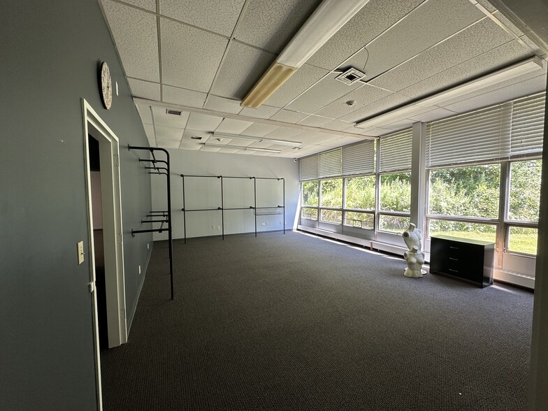 More Photos Of 55 Fields Ln, North Salem Warehouse For Lease