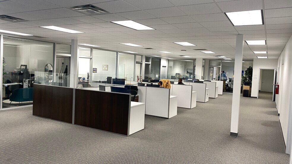 More Photos Of 3131 Westinghouse Blvd, Charlotte Flex For Lease