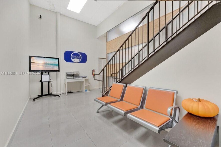 More Photos Of 2201 NW 102nd Pl, Miami Warehouse For Sale
