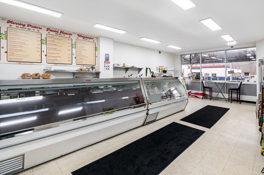 More Photos Of 524-526 Bedford Rd, Bedford Hills General Retail For Sale