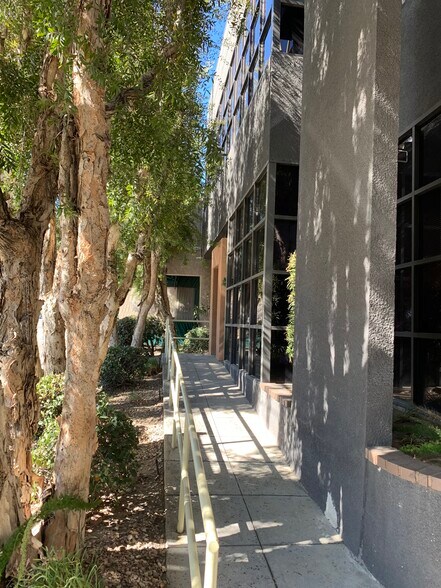 More Photos Of 20941-20945 Devonshire St, Chatsworth Medical For Lease