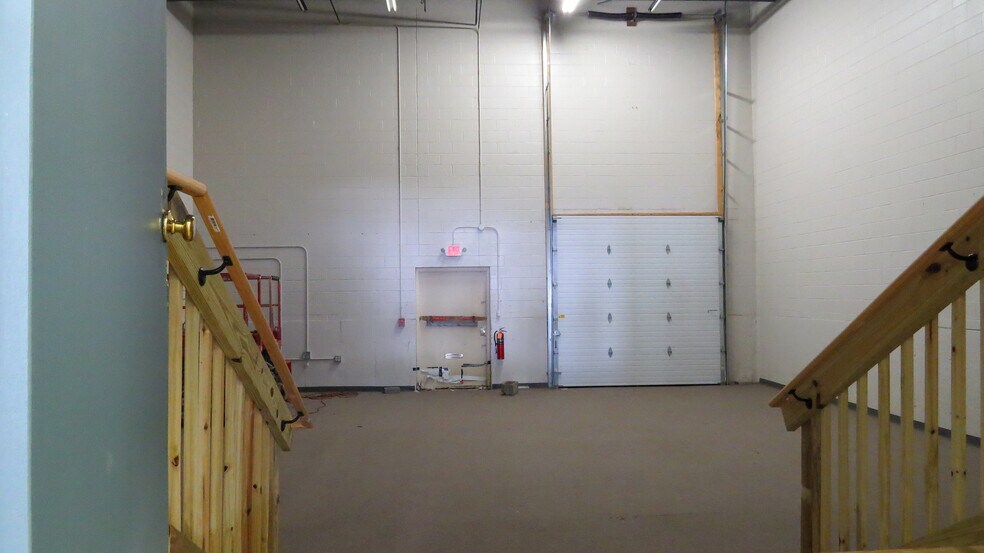 More Photos Of 777 S Willow St, Manchester Storefront For Lease