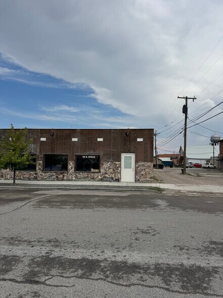 More Photos Of 106 N Spruce St, Townsend Office For Lease