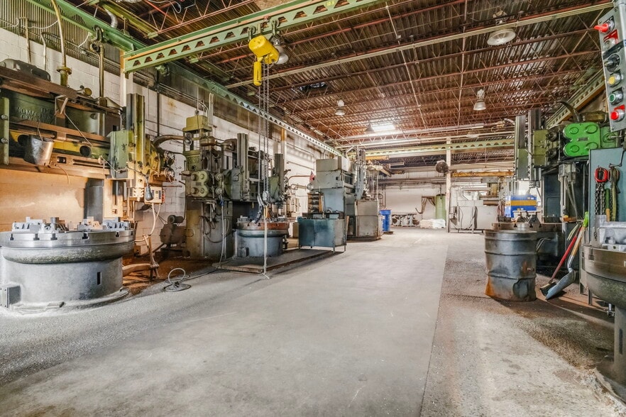 More Photos Of 1609-1625 Massillon Rd, Akron Warehouse For Sale