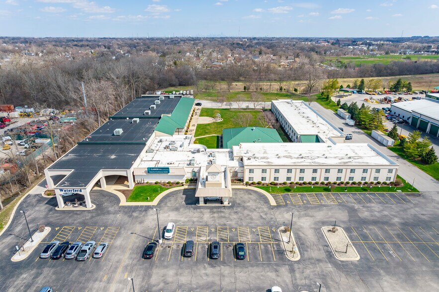 More Photos Of 933 S Riverside Dr, Elmhurst Hotel For Sale