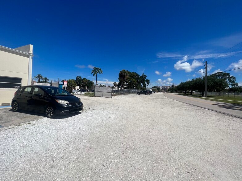 More Photos Of 264 Bahama St, Venice Office For Lease