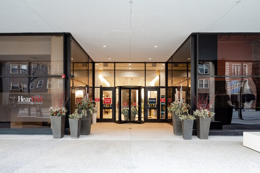 More Photos Of 500 Davis St, Evanston Office For Lease