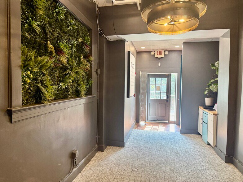 More Photos Of 675 Seminole Ave NE, Atlanta Office For Sale