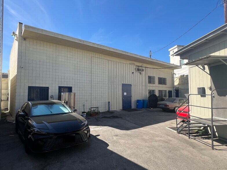 More Photos Of 6725 S Victoria Ave, Los Angeles Land For Lease