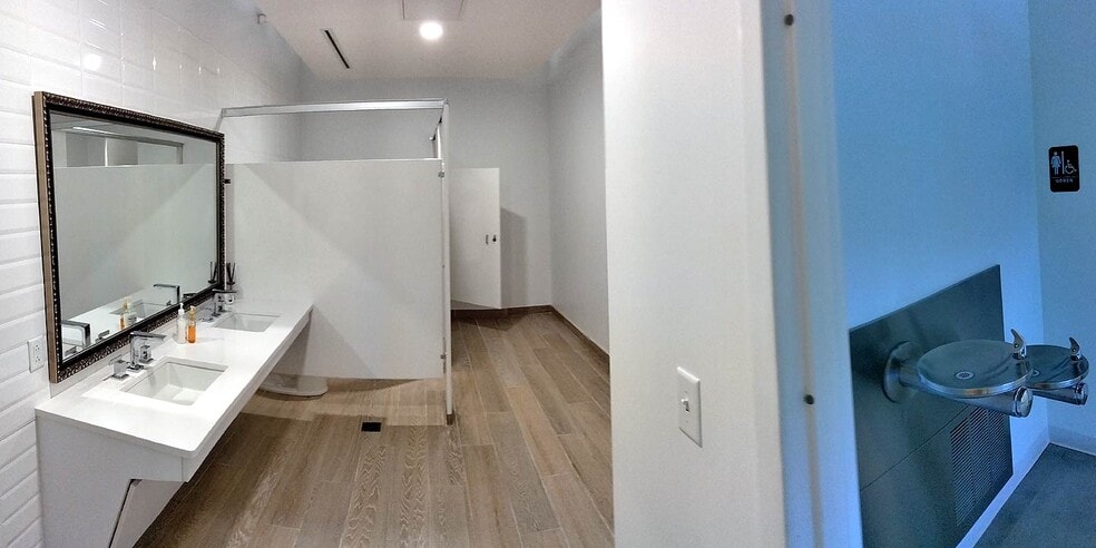 More Photos Of 421 Minuet Ln, Charlotte Office For Sale