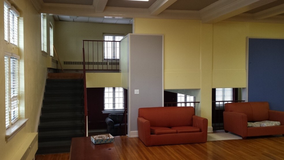 More Photos Of 501 N Tryon St, Charlotte Religious Facility For Lease