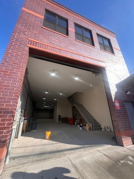 More Photos Of 112 Kingsland Ave, Brooklyn Auto Repair For Lease