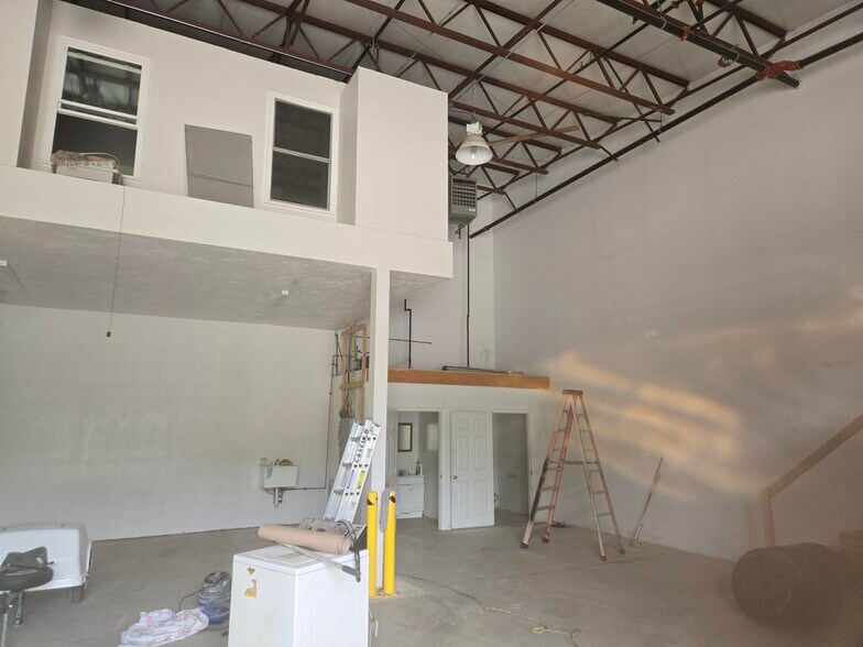 More Photos Of 282 Central St, Hudson Service For Sale