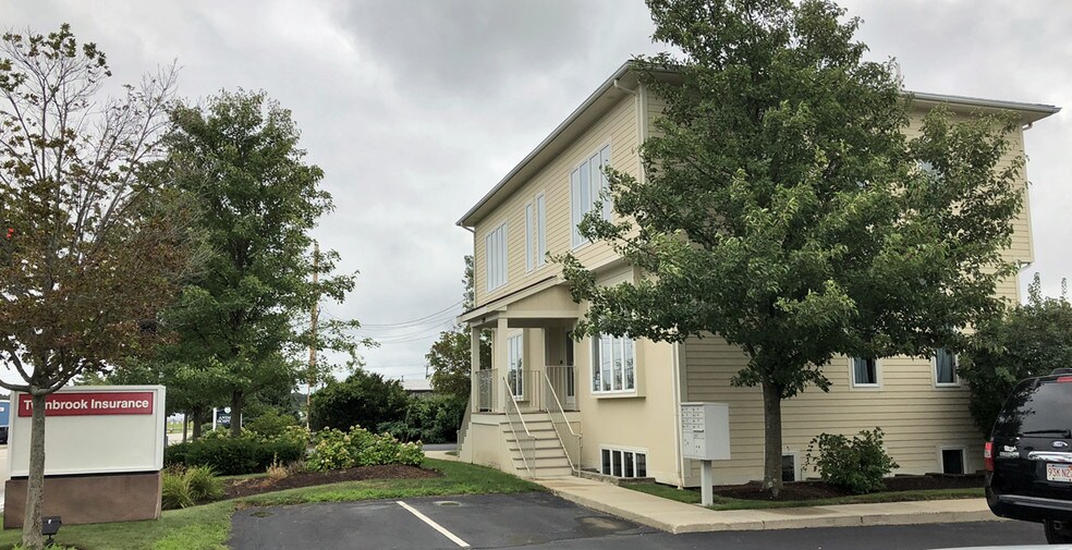 More Photos Of 129 Airport Rd, Hyannis Loft Creative Space For Lease