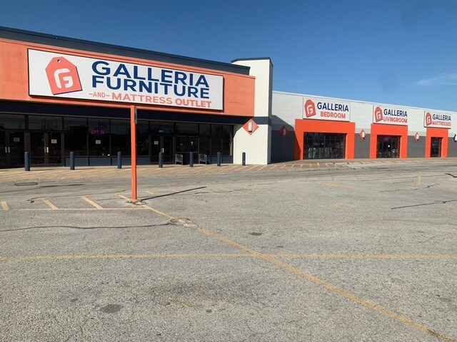 More Photos Of 2300 E Kenosha St, Broken Arrow Freestanding For Sale