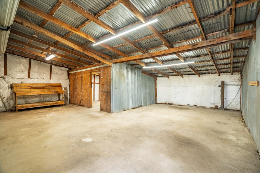 More Photos Of 401 W Simonds Rd, Seagoville Office For Sale