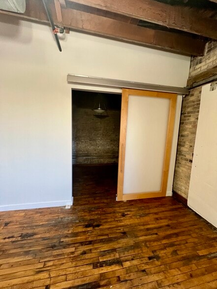 More Photos Of 509 NE 1st Ave, Minneapolis Storefront Retail Office For Lease