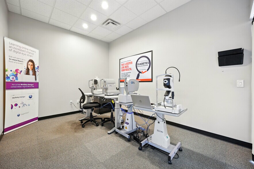 More Photos Of 9480 Arlington Expy, Jacksonville Freestanding For Sale