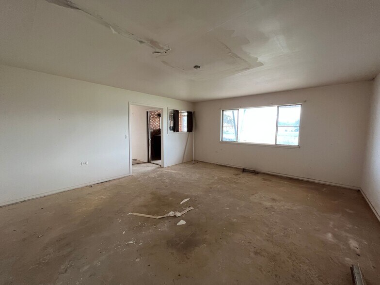More Photos Of 2500 N Main St, Tahoka Hotel For Sale