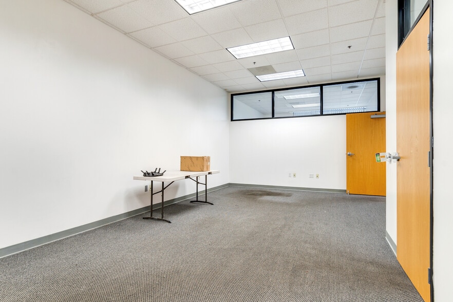 More Photos Of 339 N Berry St, Brea Light Manufacturing For Sale