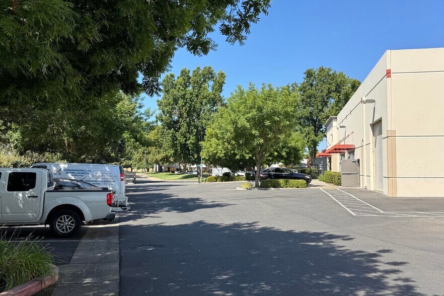 More Photos Of 281 Lathrop Way, Sacramento Warehouse For Lease