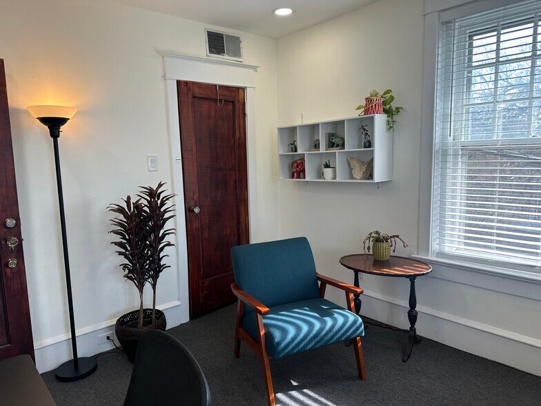 More Photos Of 600 S White Horse Pike, Audubon Medical For Lease