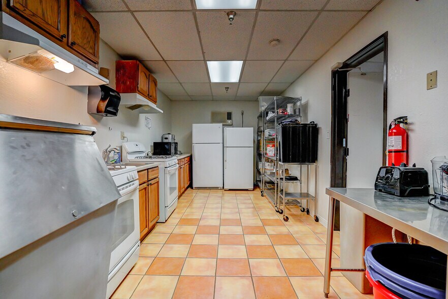 More Photos Of 950 S Central Ave, Compton Schools For Sale