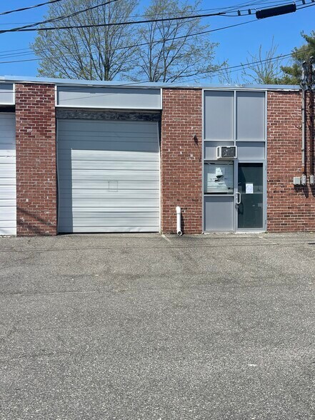 Primary Photo Of 101 DuPont St, Plainview Warehouse For Lease