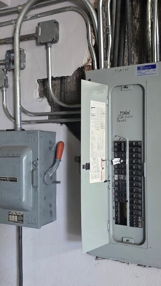 More Photos Of 155 W Commercial St, Pomona Unknown For Lease