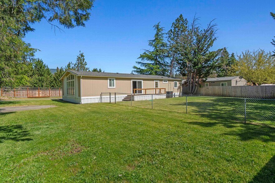 More Photos Of 387 Tavis Dr, Merlin Manufactured Housing Mobile Home Park For Sale