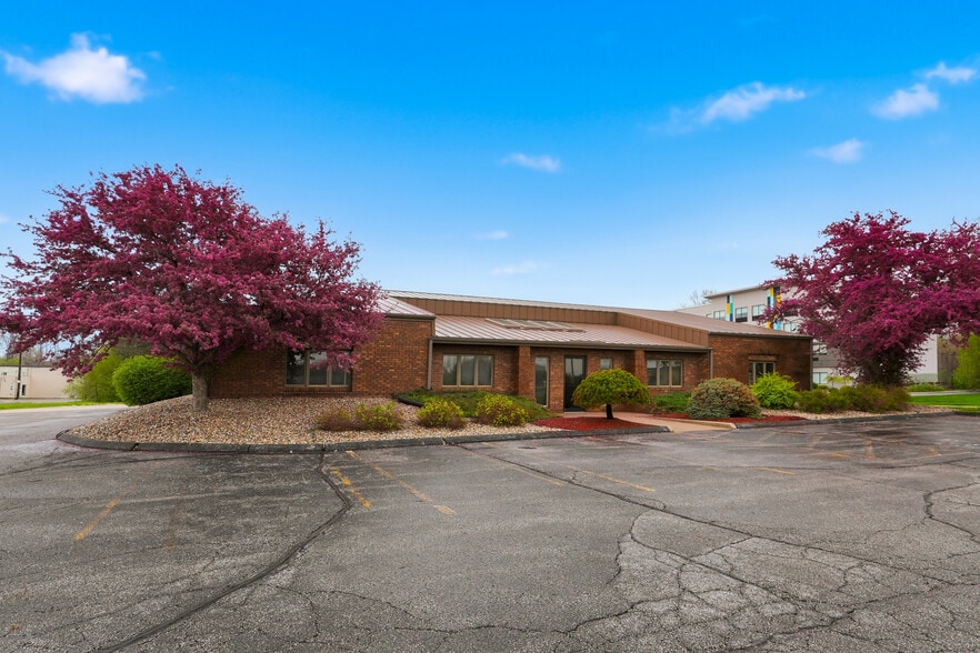 More Photos Of 3201 E Center St, Warsaw Office For Sale